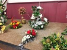 Flower arranging led by Lynne Christmas 2019 - photo 2